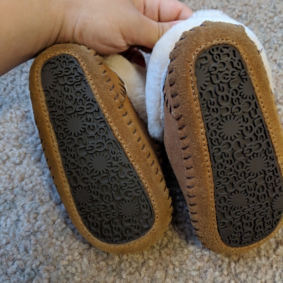 Ugg Toddler 5c boots - Picture 2 of 2